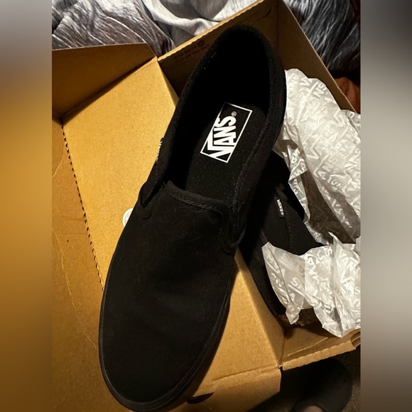 Vans - Picture 3 of 4